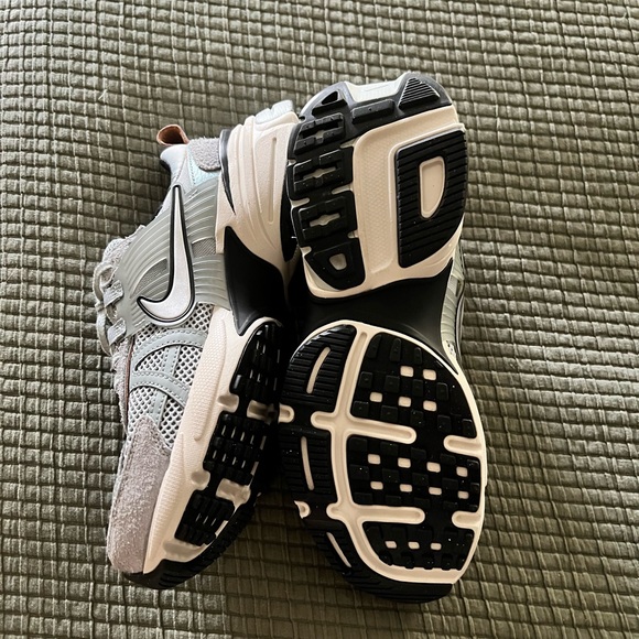 Women’s Nike V2K Run - Picture 8 of 16